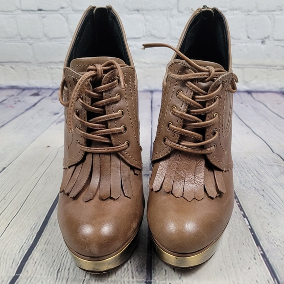 HOUSE OF HARLOW | leather platform back zip & laceup kiltie stilleto heels - Picture 5 of 10